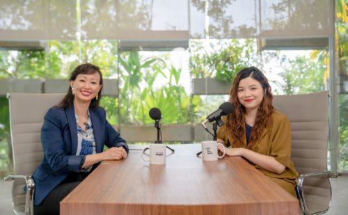 Chị Vân Linh và chị Thùy Giang tại buổi giao lưu trực tuyến