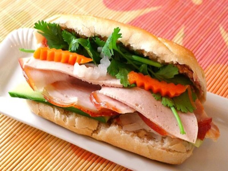 Kinh doanh bánh mì chả lụa