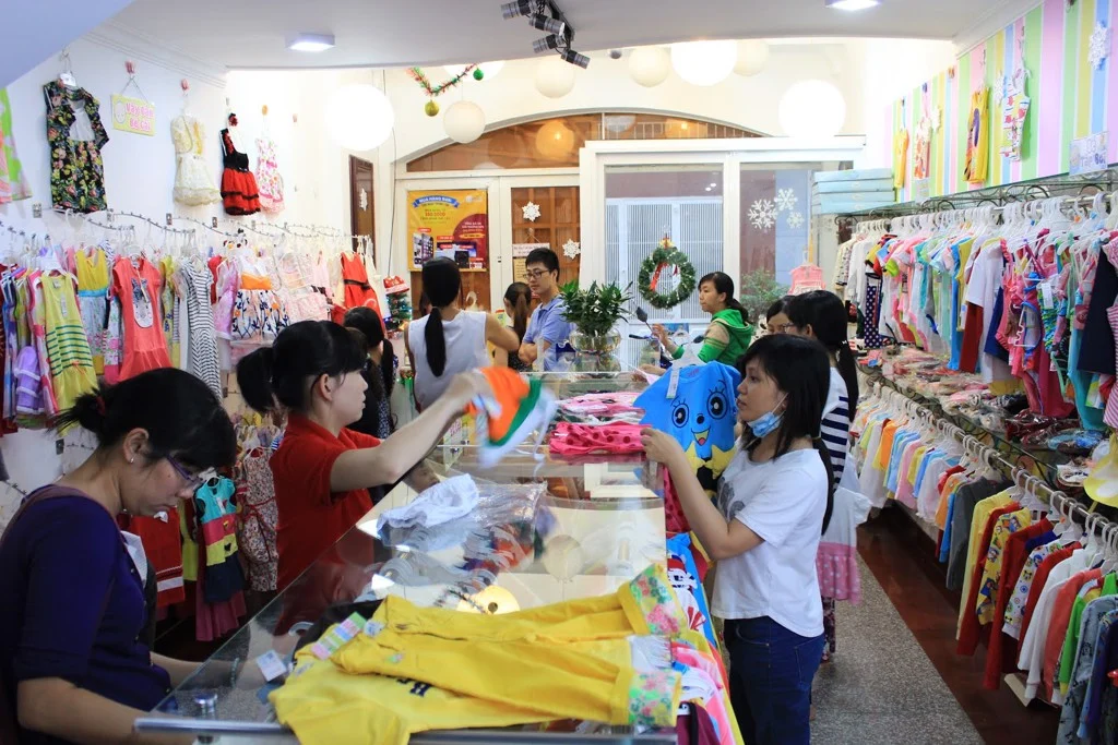 Kinh doanh quần áo Tết là một trong những ý tưởng kinh doanh phổ biến trong mùa Tết.
