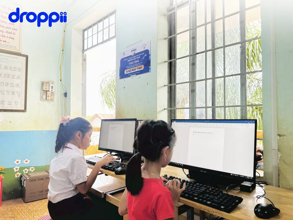 Droppii trao tặng 10 bộ máy tính cho Trường Tiểu học Tam Trung