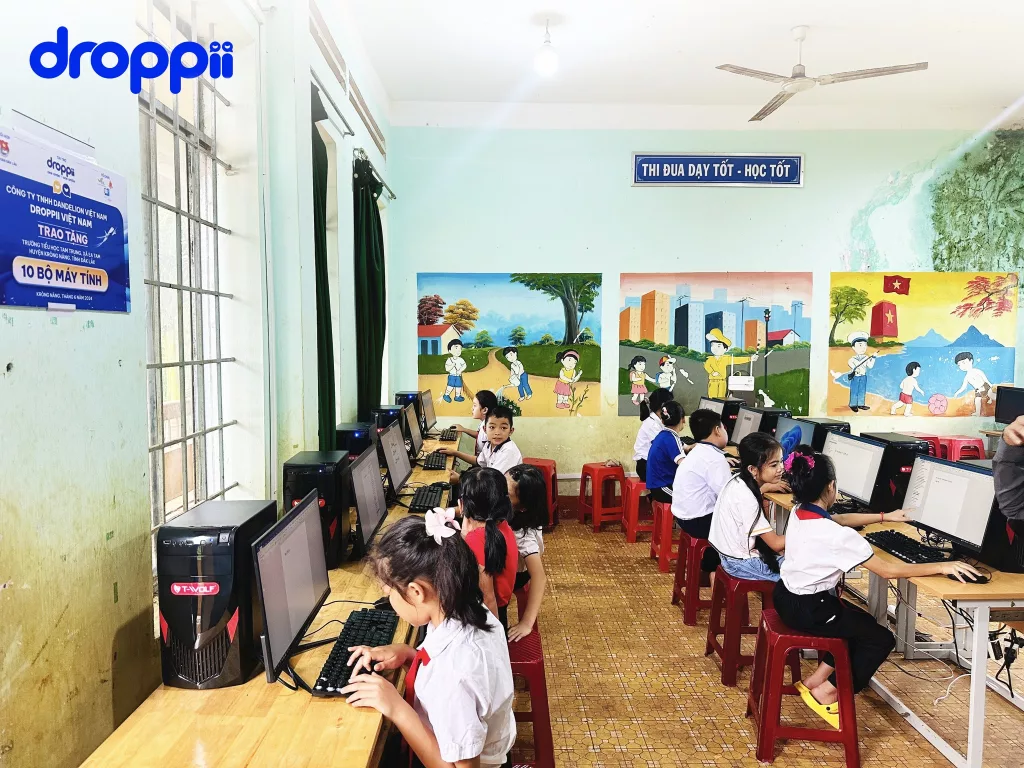 Droppii trao tặng 10 bộ máy tính cho Trường Tiểu học Tam Trung