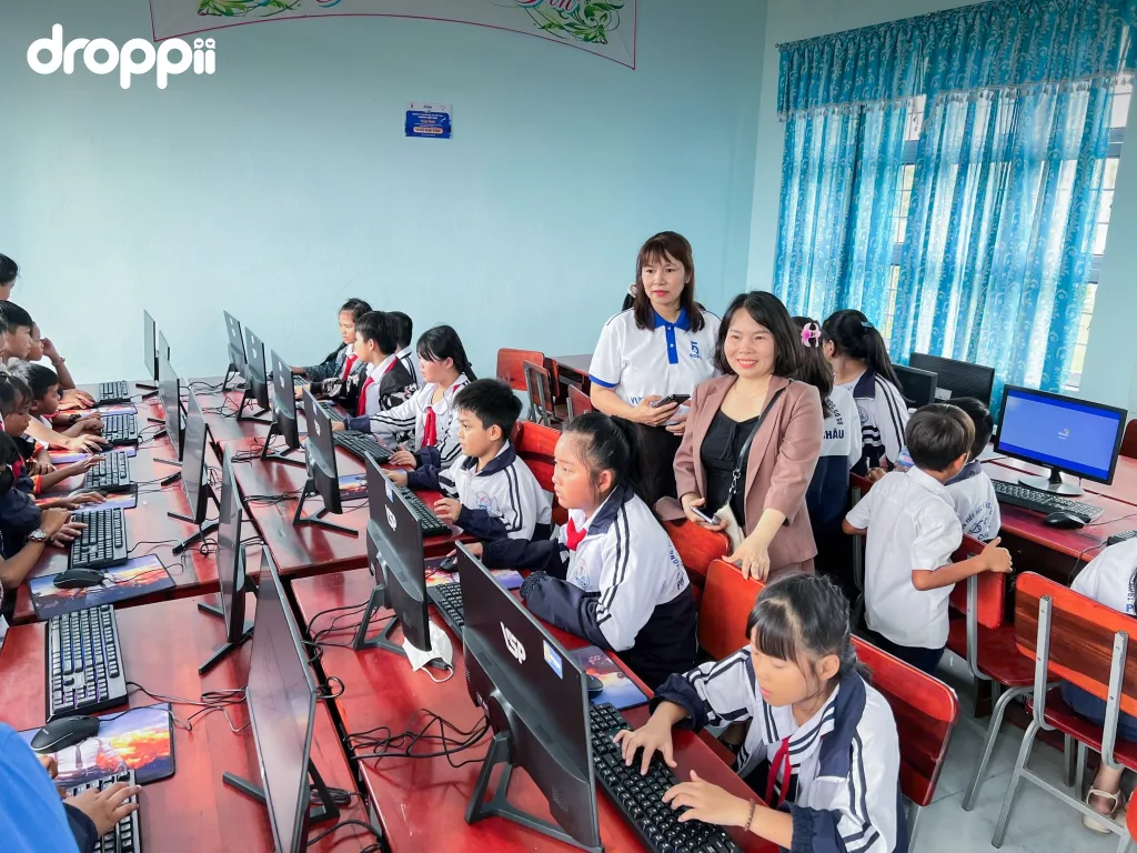 Droppii trao tặng 12 bộ máy tính đến học sinh tỉnh Gia Lai-1