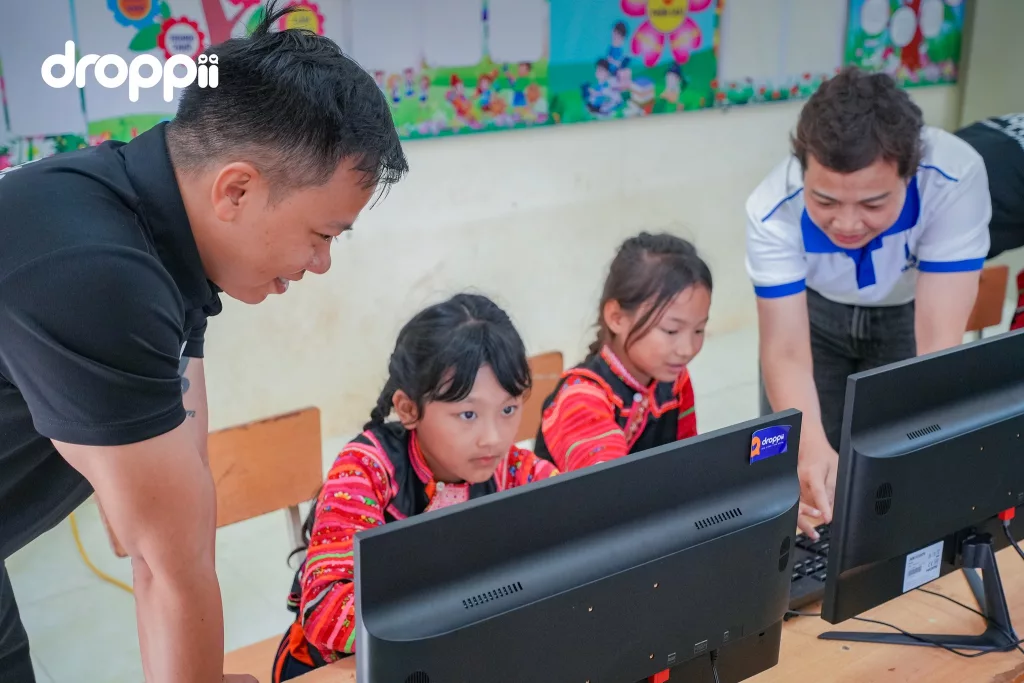 Droppii trao tặng 2 phòng tin học cho học sinh tỉnh Lai Châu, Điện Biên