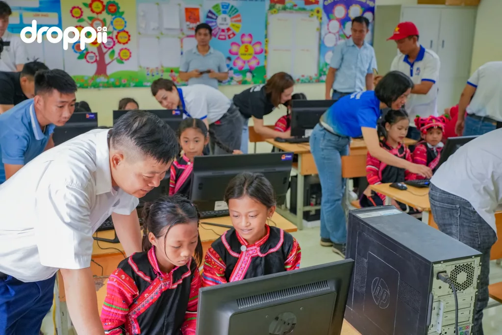 Droppii trao tặng 2 phòng tin học cho học sinh tỉnh Lai Châu, Điện Biên